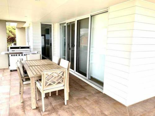 Karibu Beach Retreat- Panoramic Sea Views 4 Bdrms