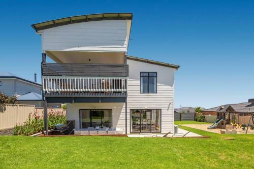 Oriana Grande- 5 Bdrm Sleeps 14 Beach View Wifi