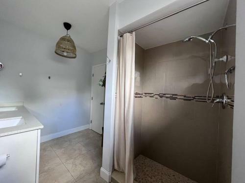 Beach House Bungalow With Pool North Miami Beach