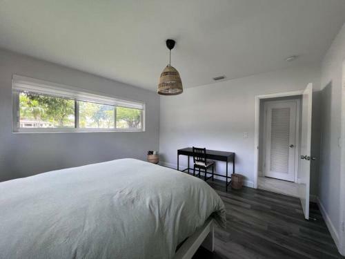 Beach House Bungalow With Pool North Miami Beach