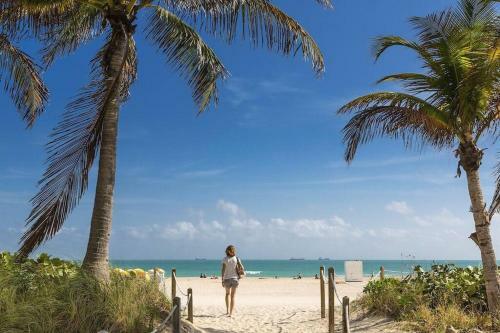 Beach House Bungalow With Pool North Miami Beach