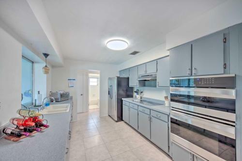 Canal-front Home With Lanai About 5 Mi To Ft Myers!