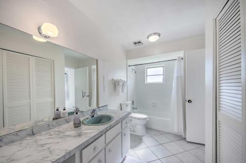 Canal-front Home With Lanai About 5 Mi To Ft Myers!