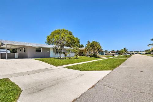 Family Friendly Home About 1 Mi To Beach Parks!