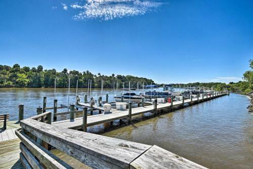Apartamento Waterfront Condo With Boat Dock, Gym And Pool!