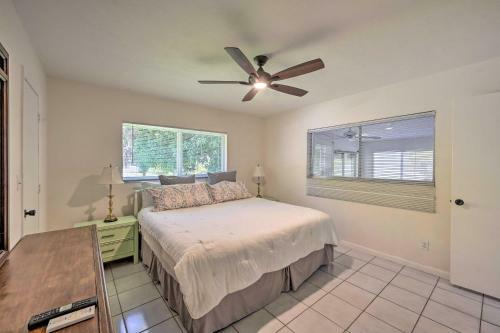 Bright Family Home, Walk To Vanderbilt Beach!