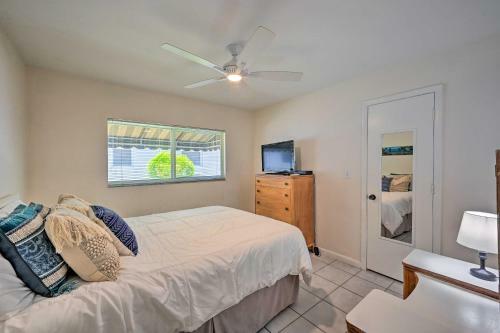 Bright Family Home, Walk To Vanderbilt Beach!