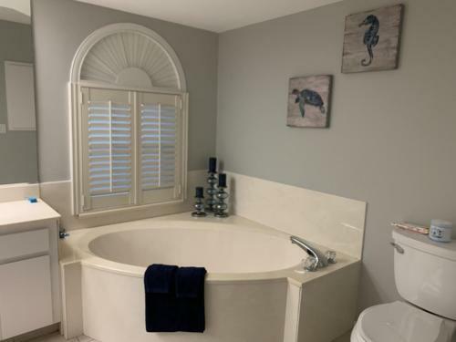 Pure Paradise - Private Villa With Heated Pool - Sleeps 8