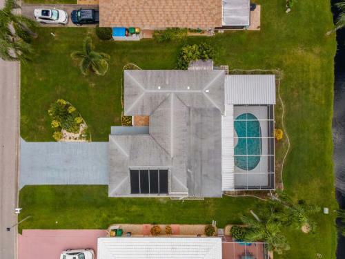 Florida Oasis - Private Dog Friendly Villa With Solar Pool - Sleeps 6