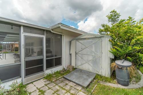 Florida Oasis - Private Dog Friendly Villa With Solar Pool - Sleeps 6