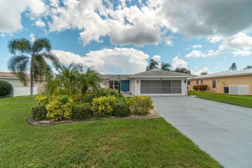 Florida Oasis - Private Dog Friendly Villa With Solar Pool - Sleeps 6