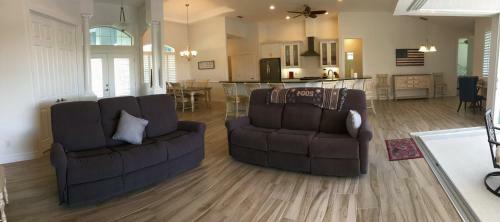 Florida Secret - Private Villa With Heated Pool - Sleeps 8