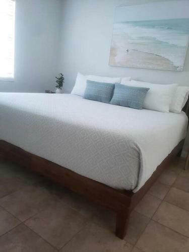New! Perfect Vacation Home With Pool Near Beaches