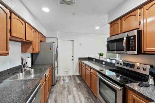 Family Friendly W/pool. 5 Miles To Madeira Beach