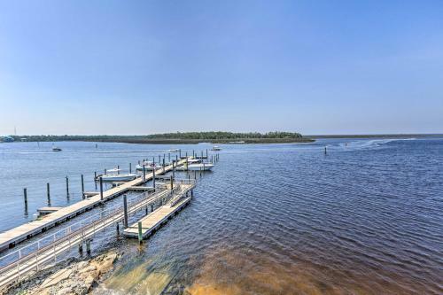 Apartamento Cheerful Condo With Community Pool And Boat Dock!