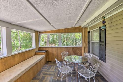 Bright Steinhatchee Home Proximity To Ocean!