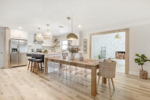 Renovated Seminole Salt Water Pool Home