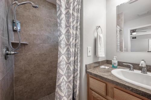 Large Home In St Pete 15 Minutes To Beach