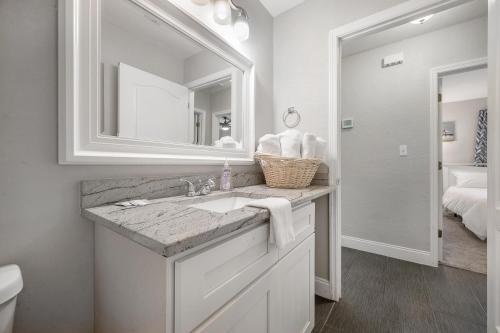 Large Home In St Pete 15 Minutes To Beach