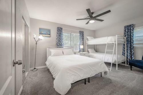 Large Home In St Pete 15 Minutes To Beach
