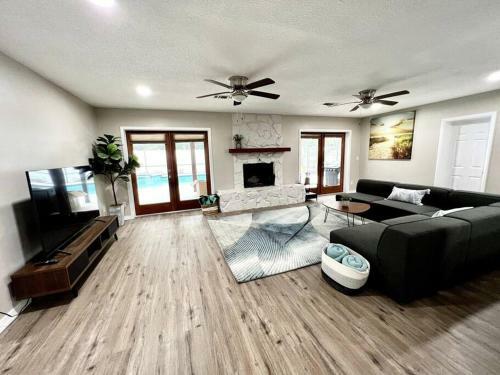 Sarasota Contemporary 4 Bedroom Home With Pool