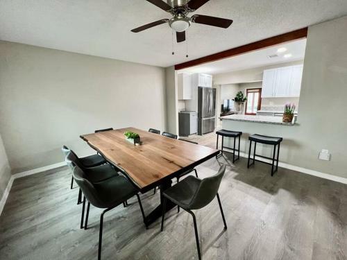 Sarasota Contemporary 4 Bedroom Home With Pool