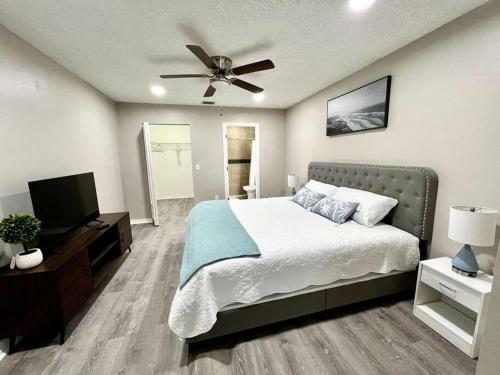 Sarasota Contemporary 4 Bedroom Home With Pool