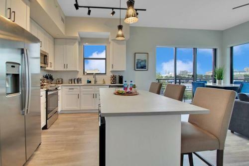 Modern 2bd King Bed Mins From Downtown