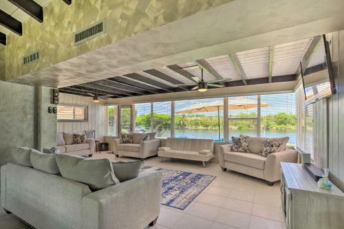 West Palm Beach Waterfront Oasis With Hot Tub!