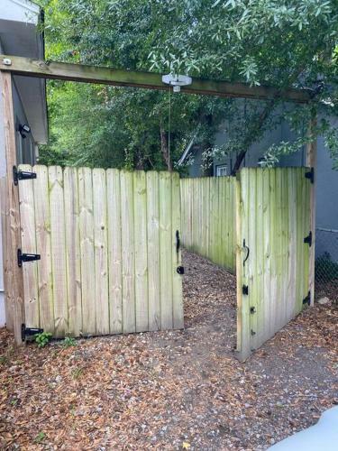 3br Private Oasis W/fenced Backyard - Sleeps 10