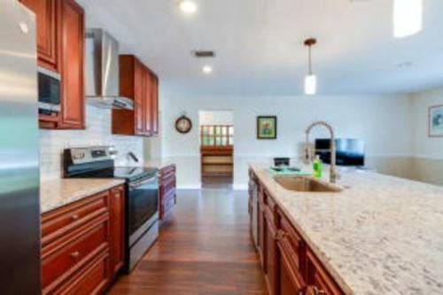 Beautiful Completed Remodeled Home Near Downtown