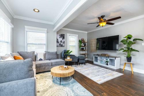 Sought After Seminole Secret Bungalow And Tesla Available