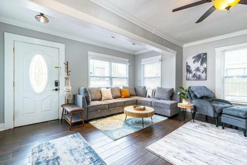 Sought After Seminole Secret Bungalow And Tesla Available