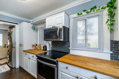Sought After Seminole Secret Bungalow And Tesla Available