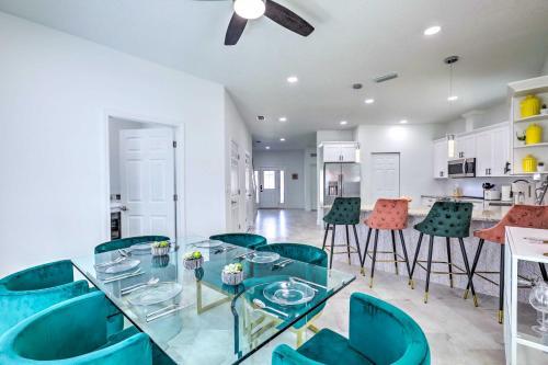 Chic And Bright Tampa Home About 5 Mi To Downtown!