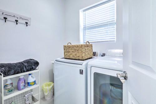 Chic And Bright Tampa Home About 5 Mi To Downtown!