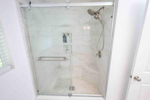 Beautiful House, Walking Distance To Stadium