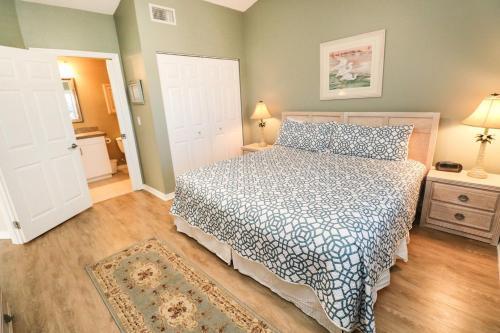 Ocean Village Club F33