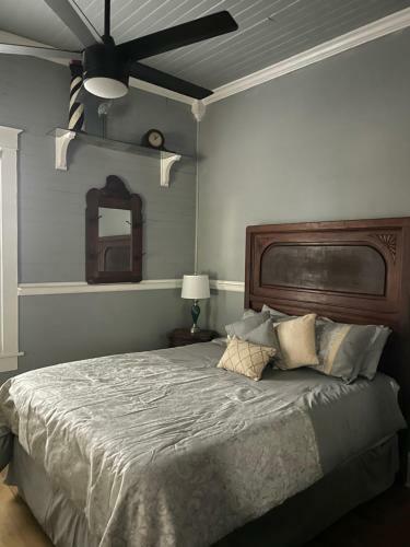 Hostal 150 Year Old Restored Lincolnville Cottage