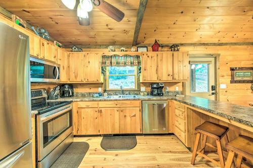 Woodsy Georgia Abode With Decks And Creek On-site