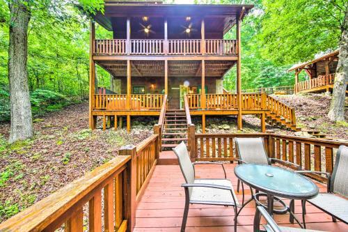 Woodsy Georgia Abode With Decks And Creek On-site
