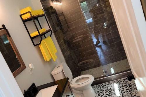 Spacious New Home Mins From The Airport, And Atl!!