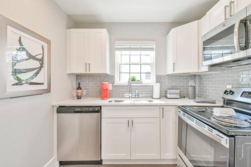 Cozy Updated Apartment Near Little Five Points