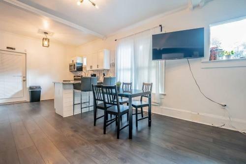 Restful Bungalow Patio Free Parking 3 Miles Dt