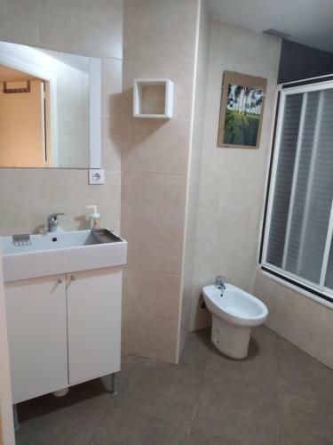 Apartamento Piso Con Piscina Comunitaria, Cerca De La Playa