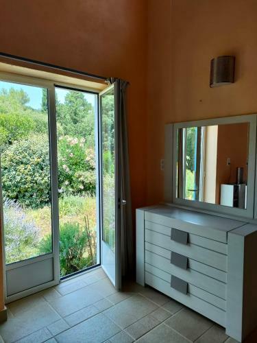 Confortable Suite Parentale Avec Jardin Et Piscine
