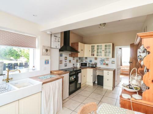 2 Station Cottages