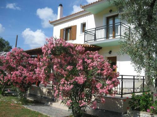 Christina Villa Near Stafylos Beach