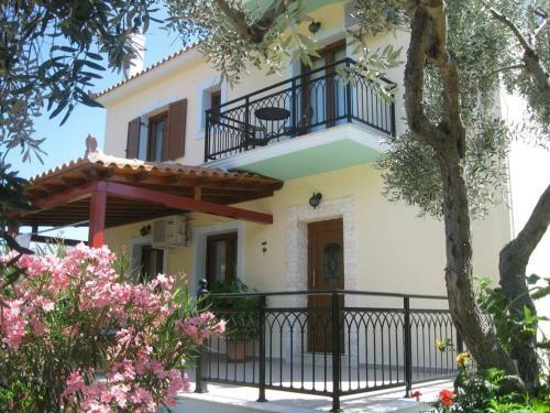 Christina Villa Near Stafylos Beach