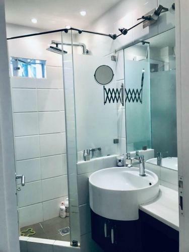 Beautiful And Comfortable Apartment In Varkiza